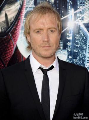 Rhys Ifans加盟Elementary 饰福尔摩斯哥哥 Rhys Ifans加盟Elementary 饰福尔摩斯哥哥